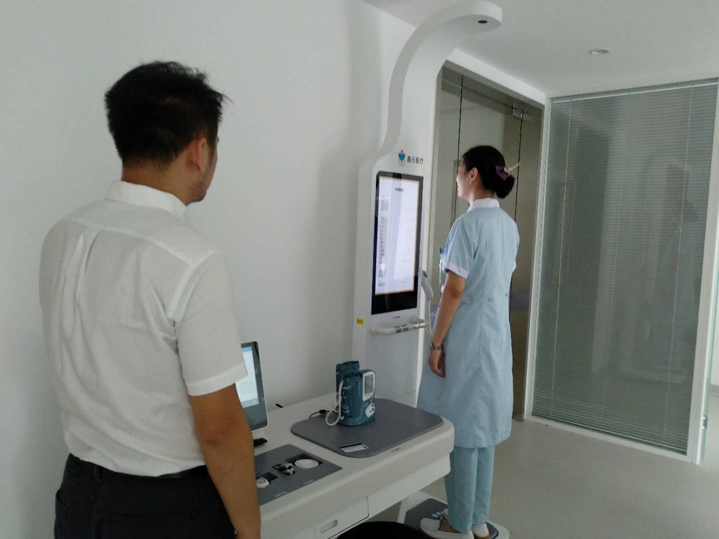 康養(yǎng)社區(qū)中的健康管理設(shè)備有哪些？健康一體機(jī)適合康養(yǎng)社區(qū)嗎？